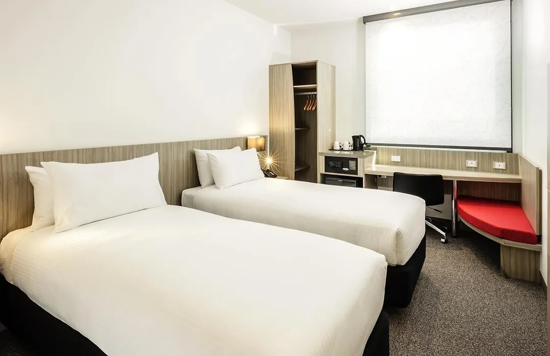 Ibis Mackay-1